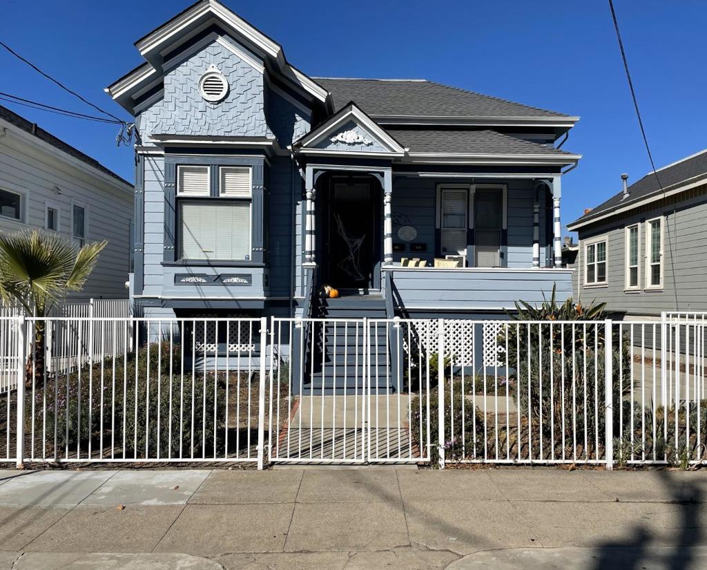 279 E Saint James Street | Similar Property Thumbnail