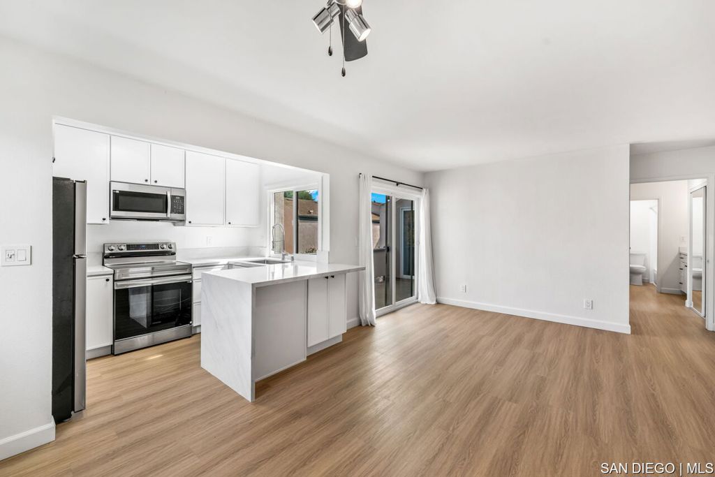 3242 Ashford St , #UNIT K | Similar Property Thumbnail