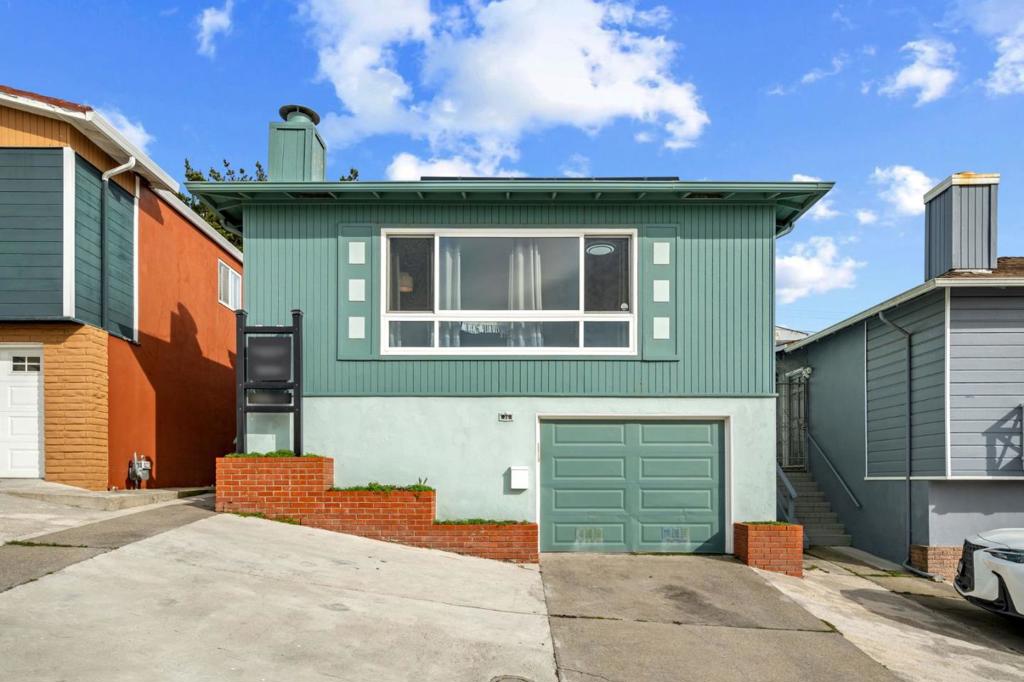 35 Montebello Drive | Similar Property Thumbnail 5