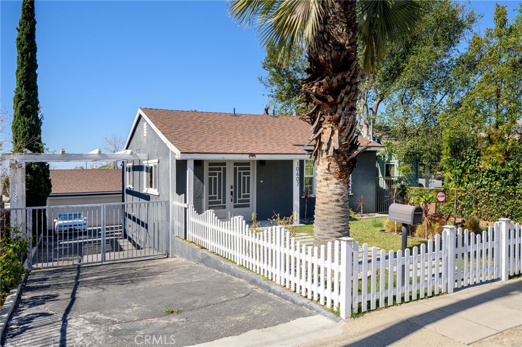 10607 Helendale Avenue | Similar Property Thumbnail