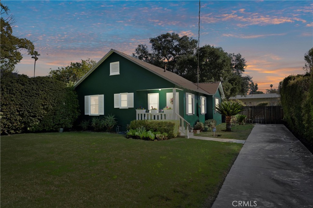 968 N Chester Avenue | Similar Property Thumbnail