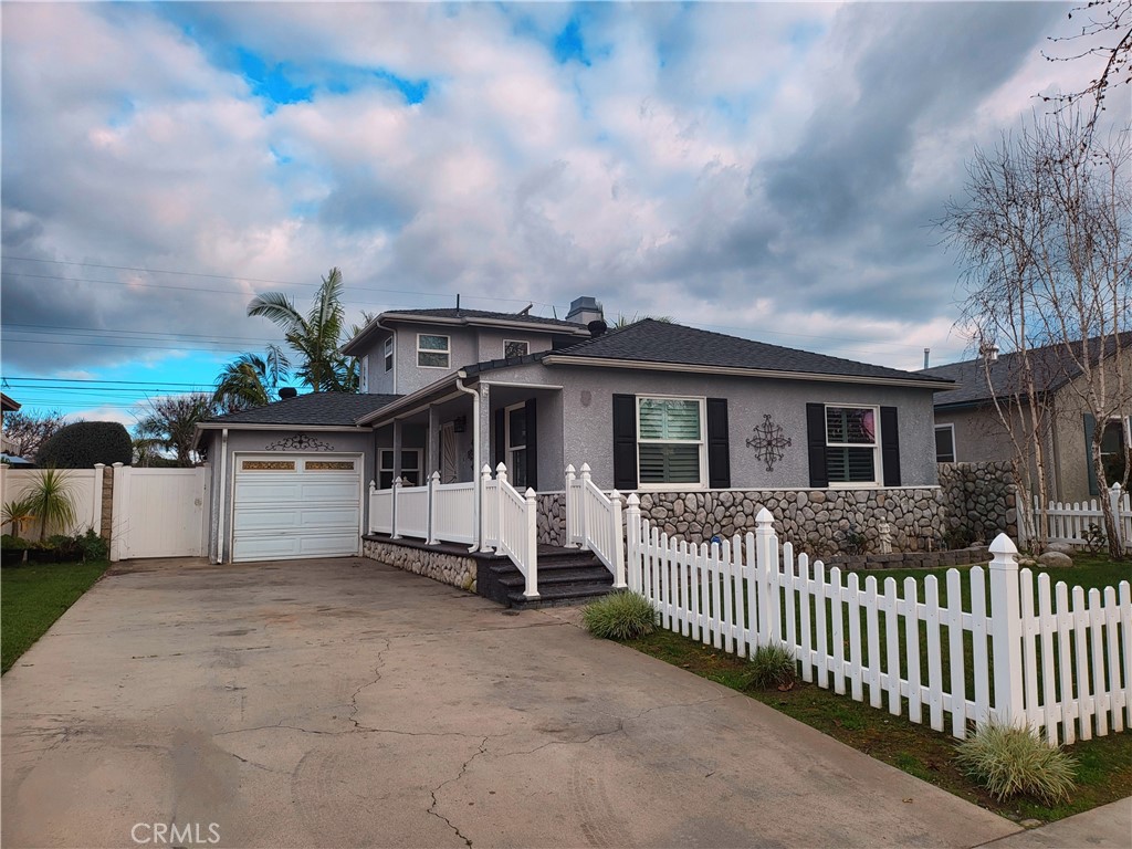 5528 Lorelei Avenue | Similar Property Thumbnail 2