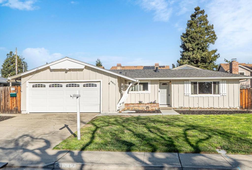 41532 Trenouth Street | Similar Property Thumbnail