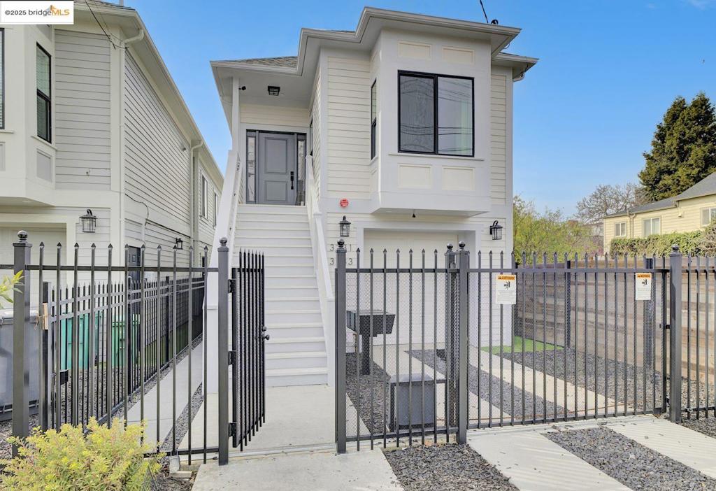 3231 Hannah St | Similar Property Thumbnail 3