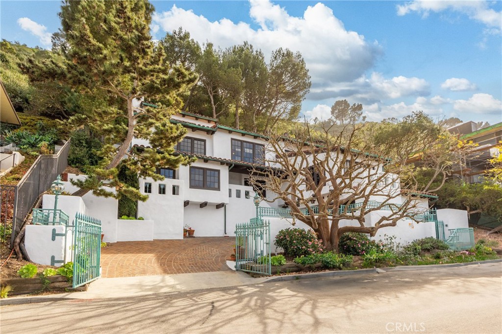 1120 Palos Verdes Drive | Similar Property Thumbnail