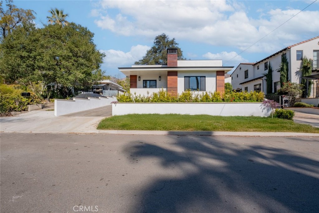 421 Mariposa Avenue | Similar Property Thumbnail