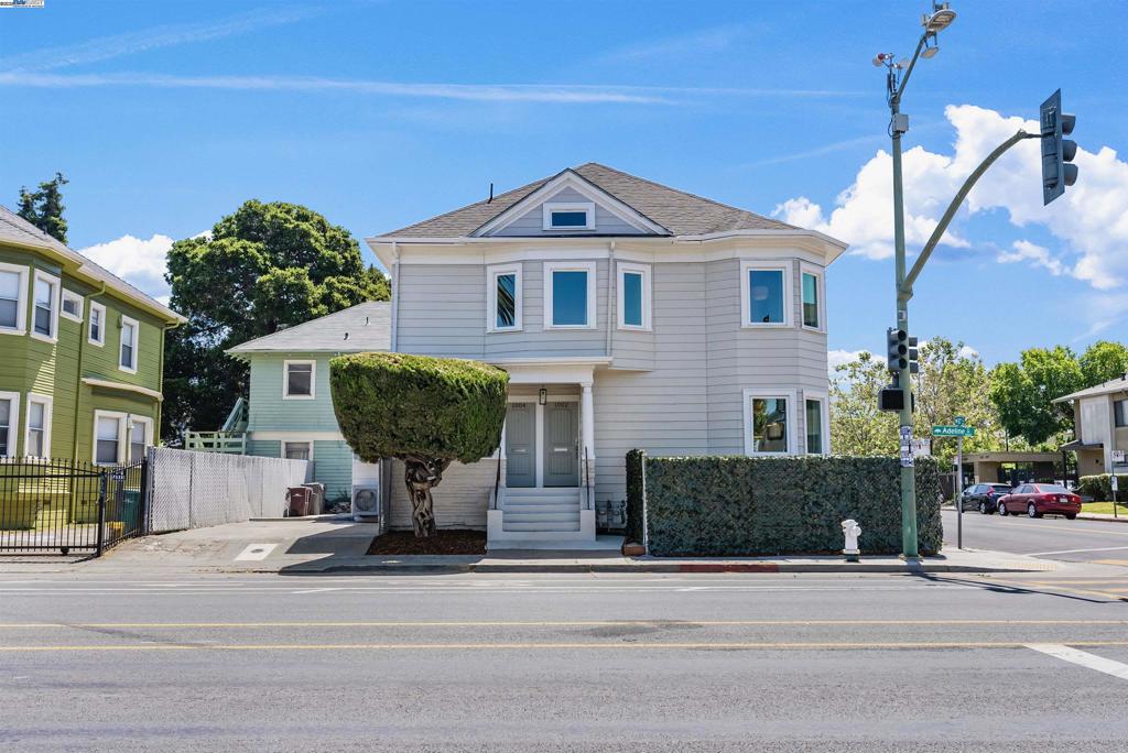 1002 Adeline St | Similar Property Thumbnail