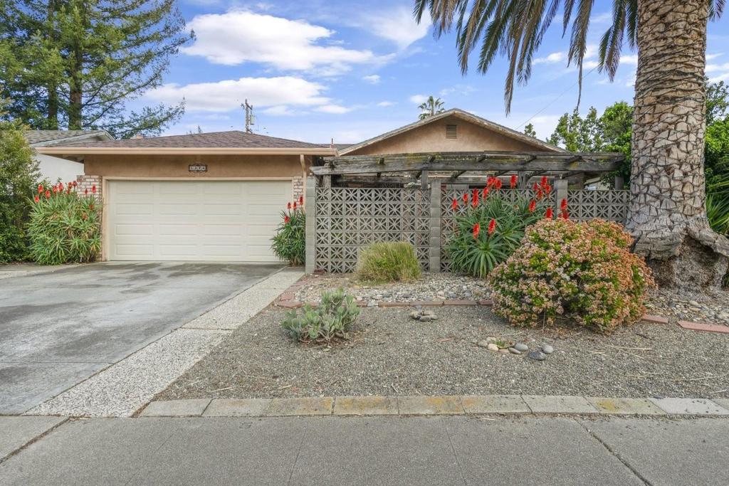 1374 Primrose Way | Similar Property Thumbnail 7