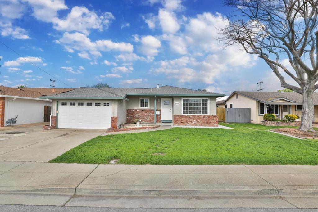 40654 Andante Street | Similar Property Thumbnail 1