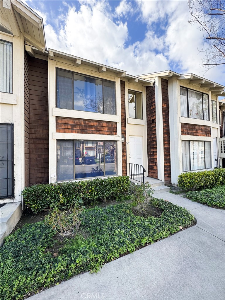 949 Downey Pl , #18 | Similar Property Thumbnail