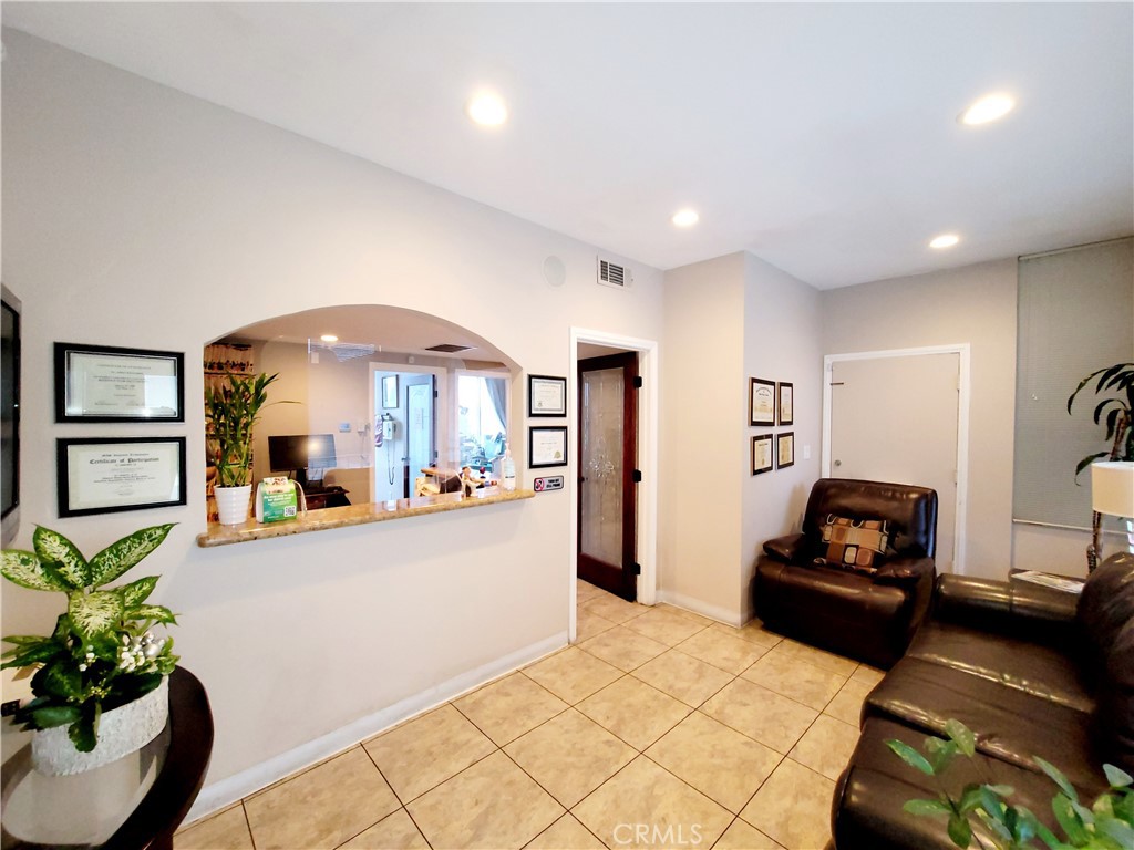 3840 Woodruff Avenue, #205 | Similar Property Thumbnail 5