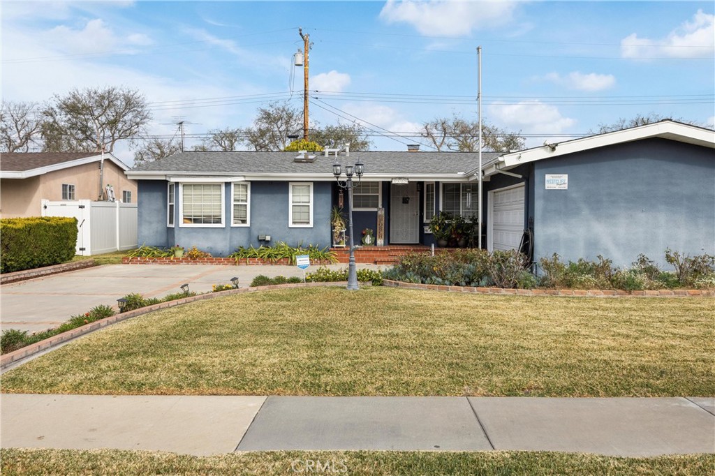 2129 W Houston Avenue | Similar Property Thumbnail