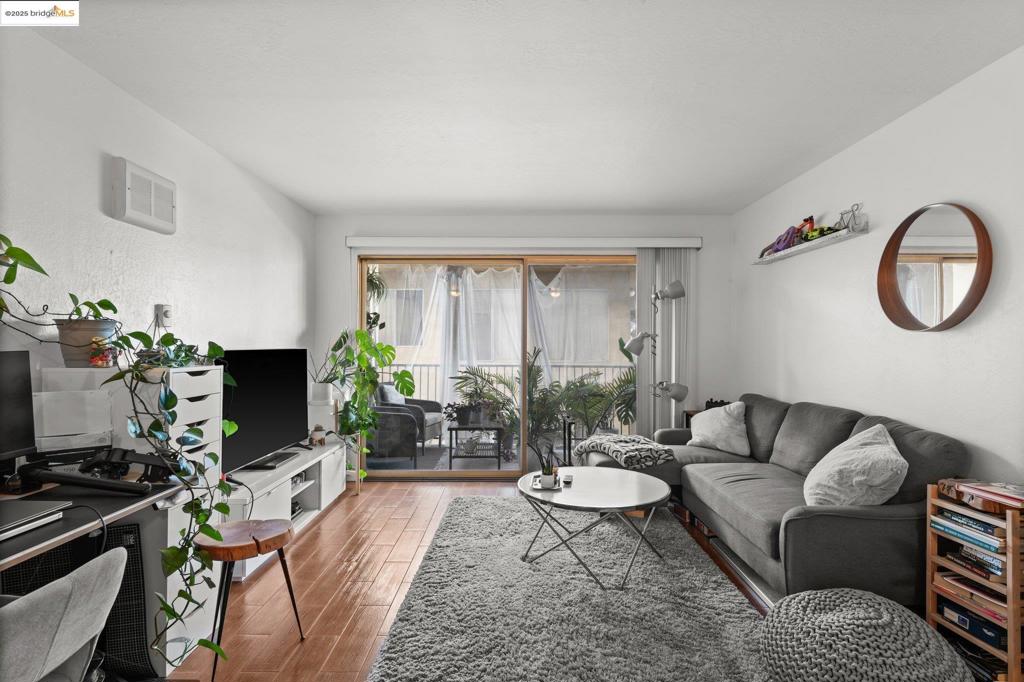 85 Vernon , #206 | Similar Property Thumbnail