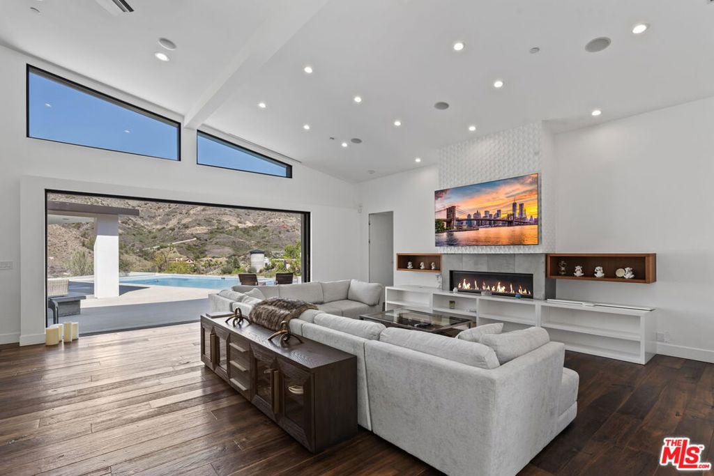 31830 Lobo Canyon | Similar Property Thumbnail 7