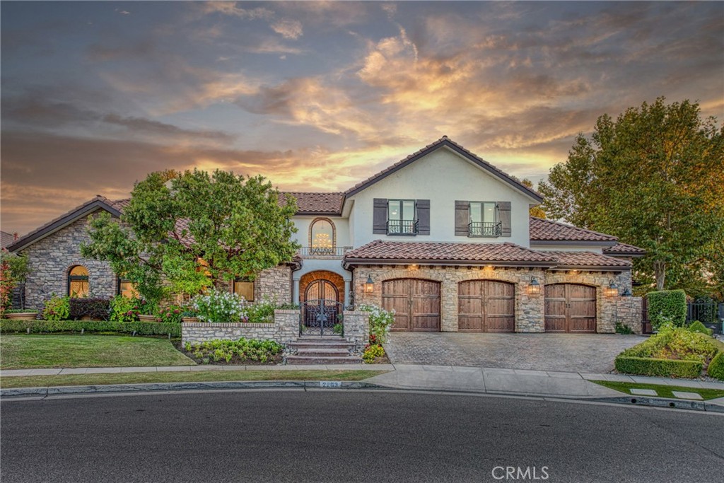 2283 E Sarazen Avenue | Similar Property Thumbnail 7