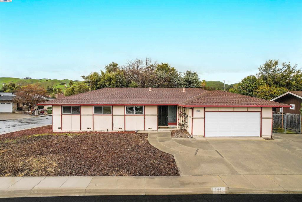 1440 Lemos Ln | Similar Property Thumbnail 7