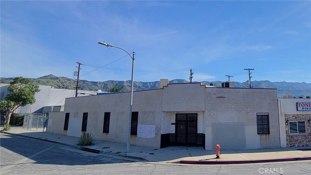 3238 N San Fernando Boulevard | Similar Property Thumbnail