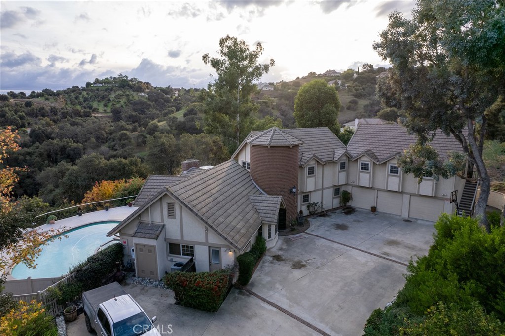 2815 Via Del Robles | Similar Property Thumbnail 8