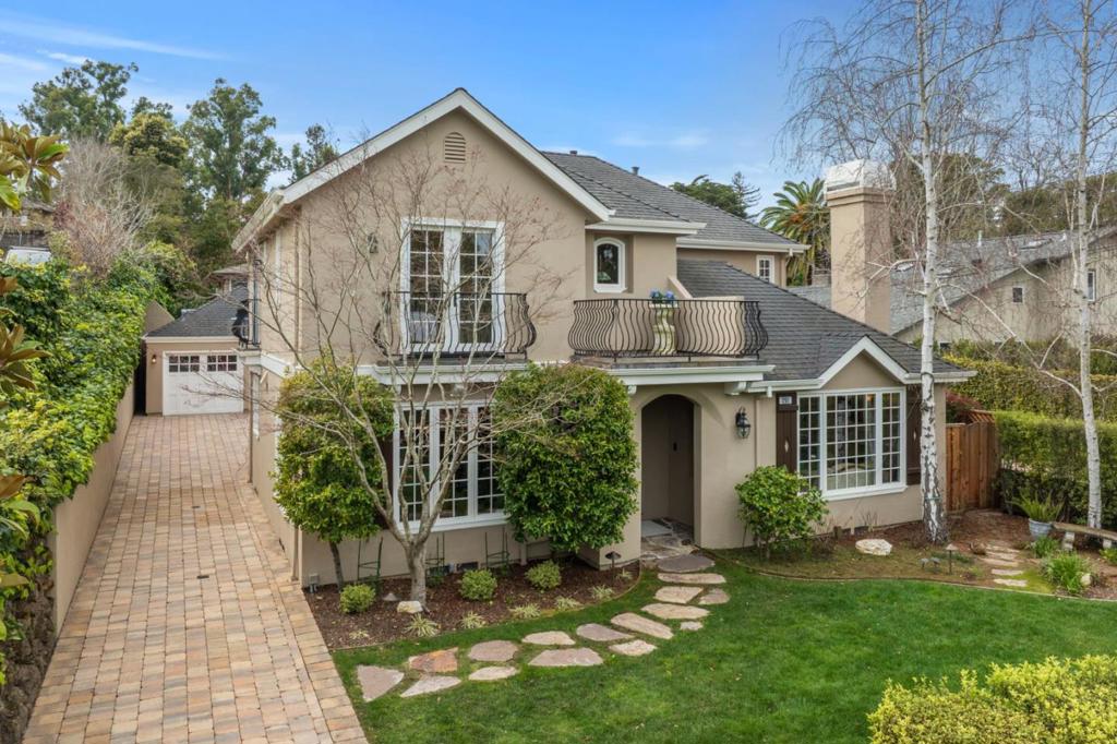 1261 Vancouver Avenue | Similar Property Thumbnail 4