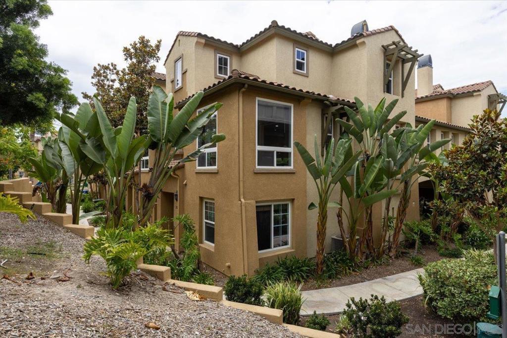 2029 Caminito De La Cruz | Similar Property Thumbnail 6