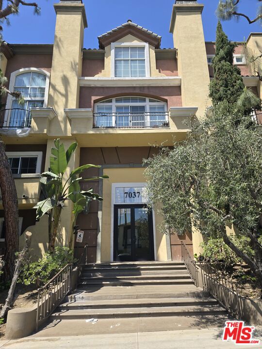 7037 La Tijera Boulevard, #C102 | Similar Property Thumbnail