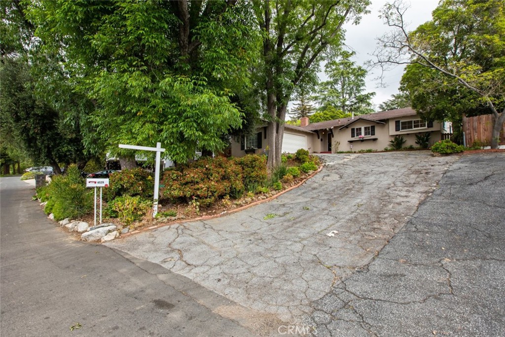 4526 La Granada Way, La Canada Flintridge, CA 91011