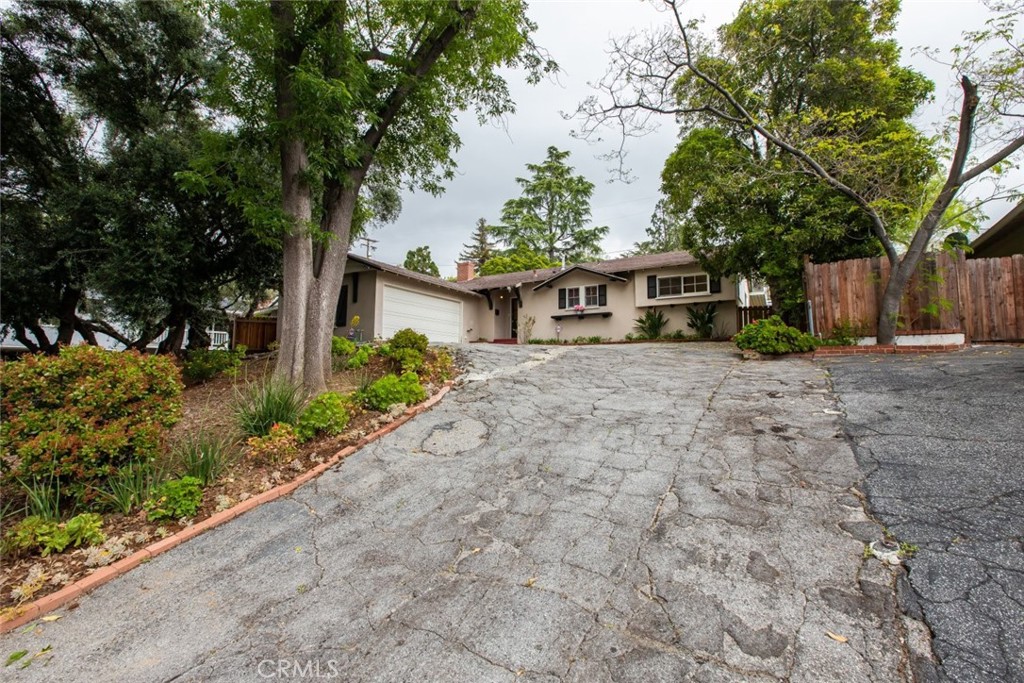 4526 La Granada Way, La Canada Flintridge, CA 91011