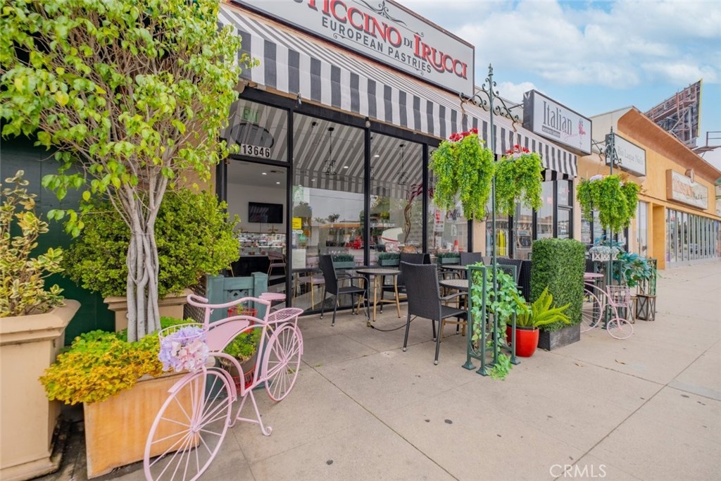 13646 Burbank Boulevard, Sherman Oaks, CA 91401