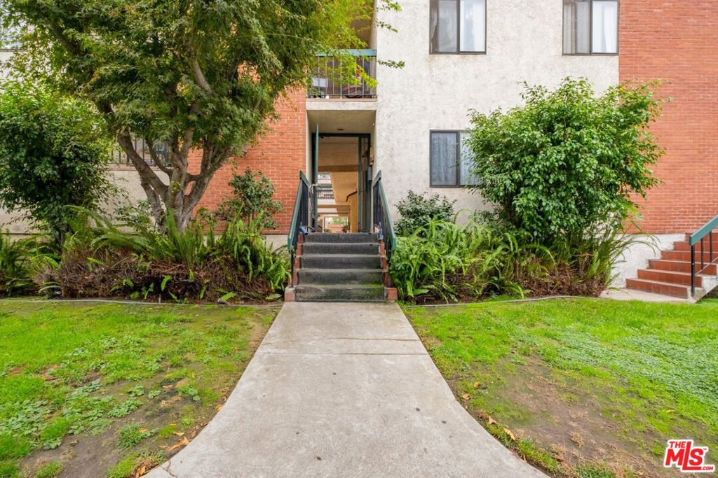 330 Burchett Street, #206, Glendale, CA 91203