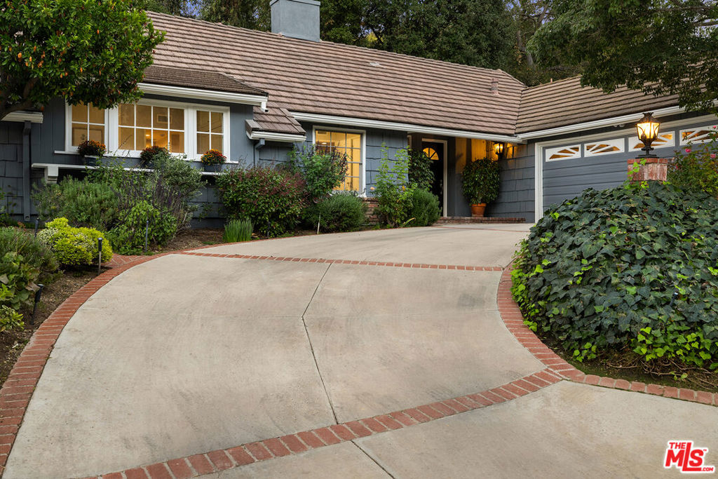 3920 Stone Canyon Avenue | Similar Property Thumbnail