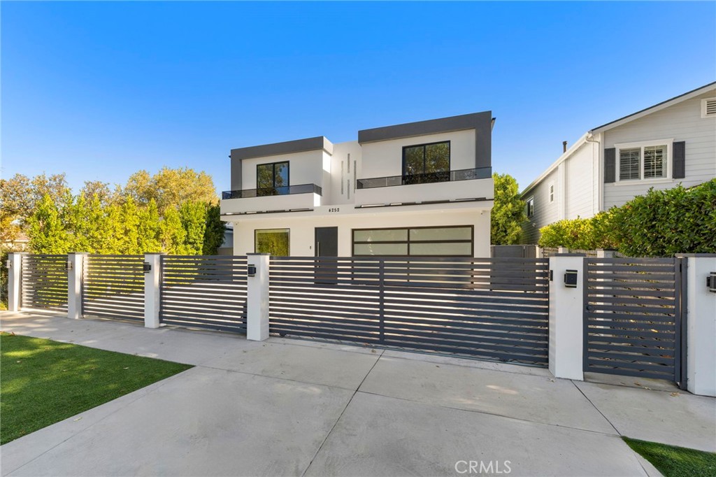 4252 Shadyglade | Similar Property Thumbnail