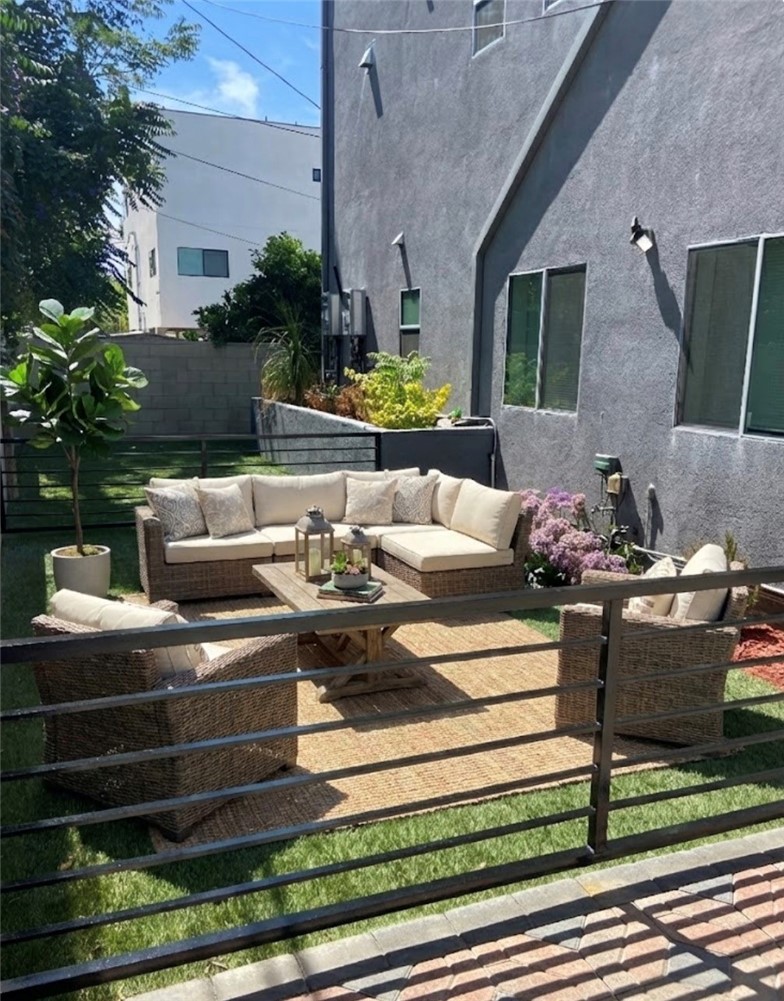 11516 Emelita Street | Similar Property Thumbnail