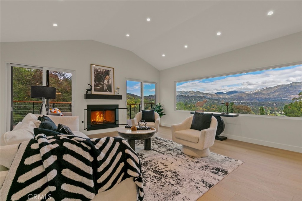 981 Glen Oaks | Similar Property Thumbnail