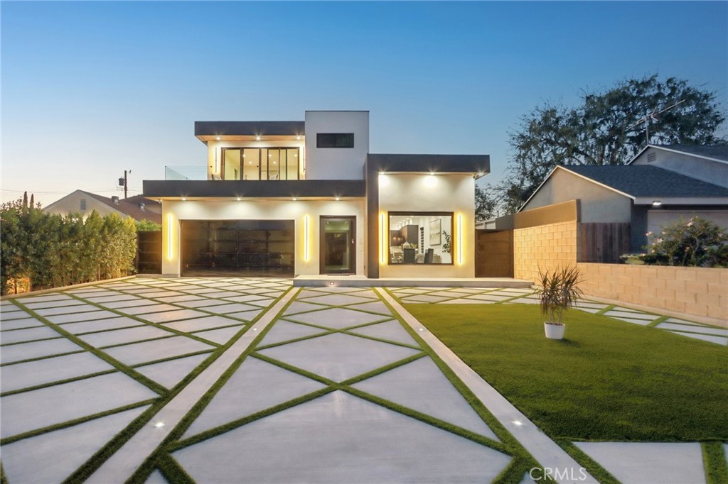 2227 N Lamer Street | Similar Property Thumbnail