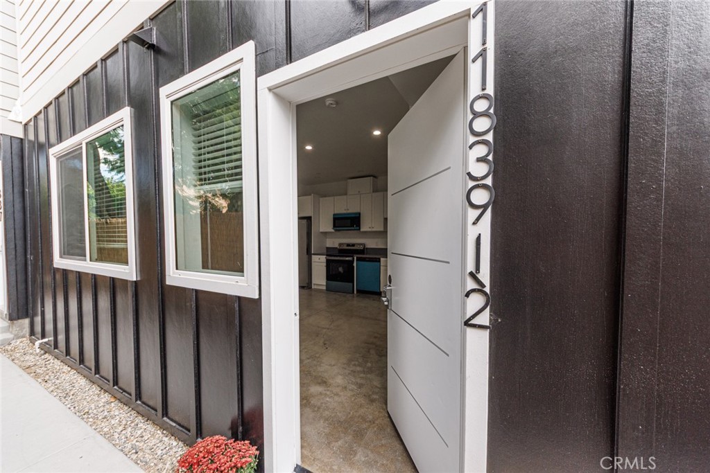 11839 1/2 Runnymede | Similar Property Thumbnail