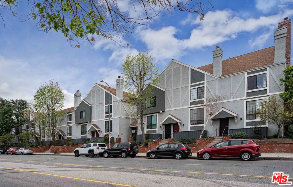 18100 Burbank Boulevard, #26 | Similar Property Thumbnail