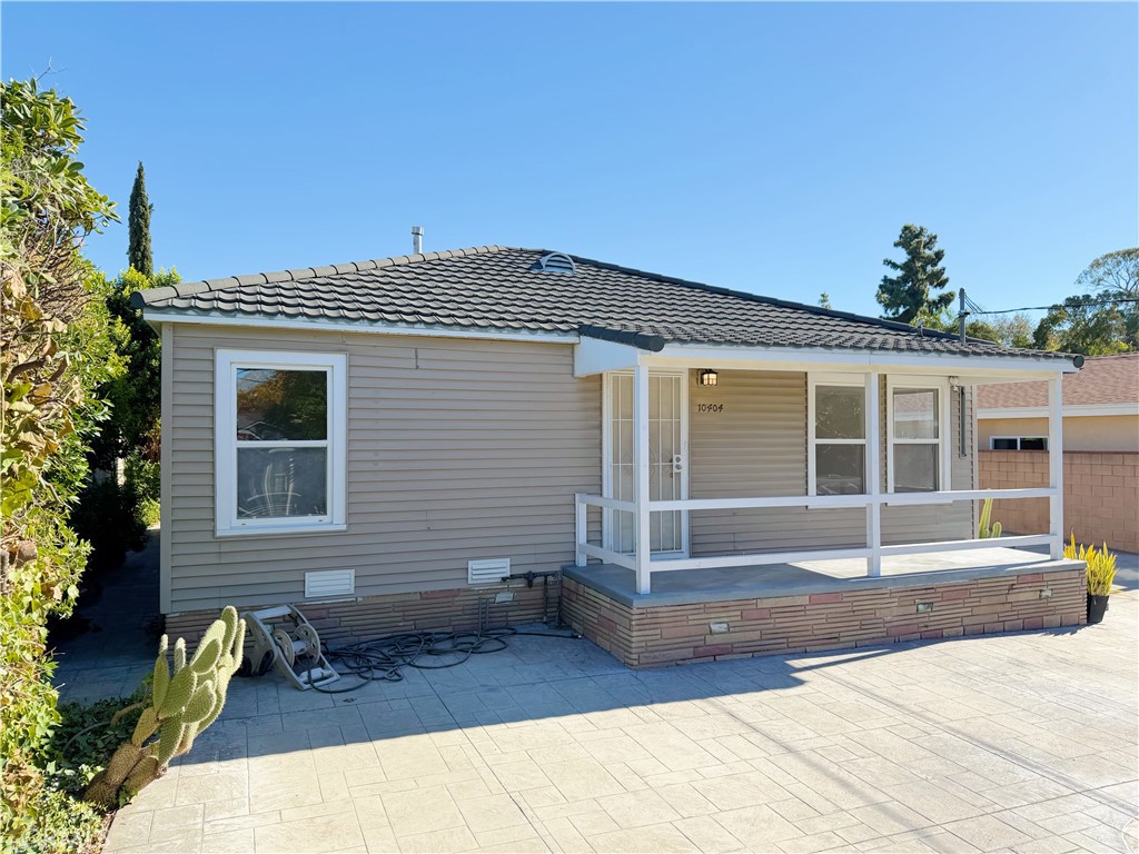 10404 Jardine Avenue | Similar Property Thumbnail