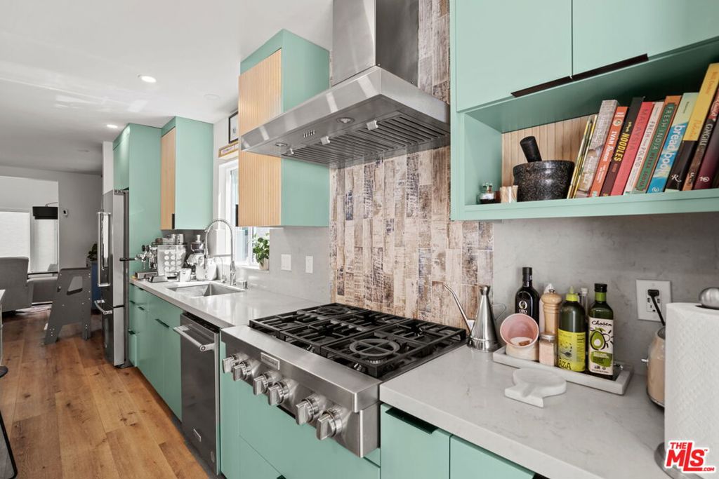 11038 Blix Street | Similar Property Thumbnail