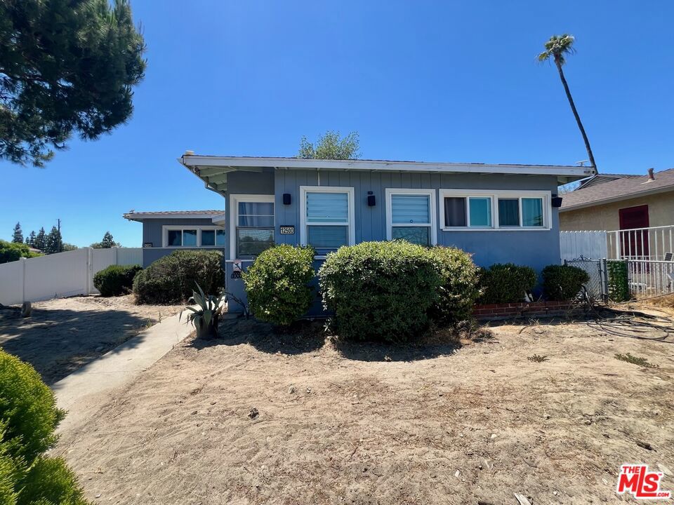 12500 Lull Street | Similar Property Thumbnail