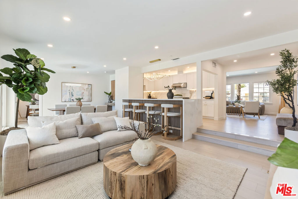 11344 Delano Street | Similar Property Thumbnail