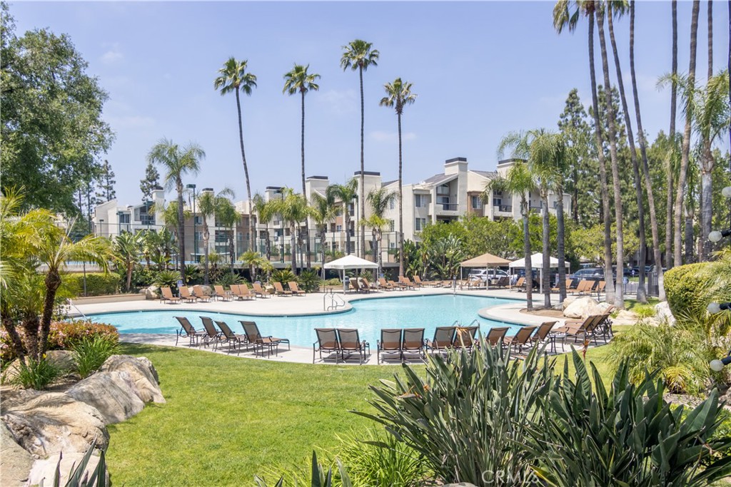 5525 Canoga | Similar Property Thumbnail