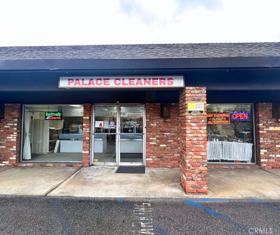 1040 W Kenneth Rd | Similar Property Thumbnail