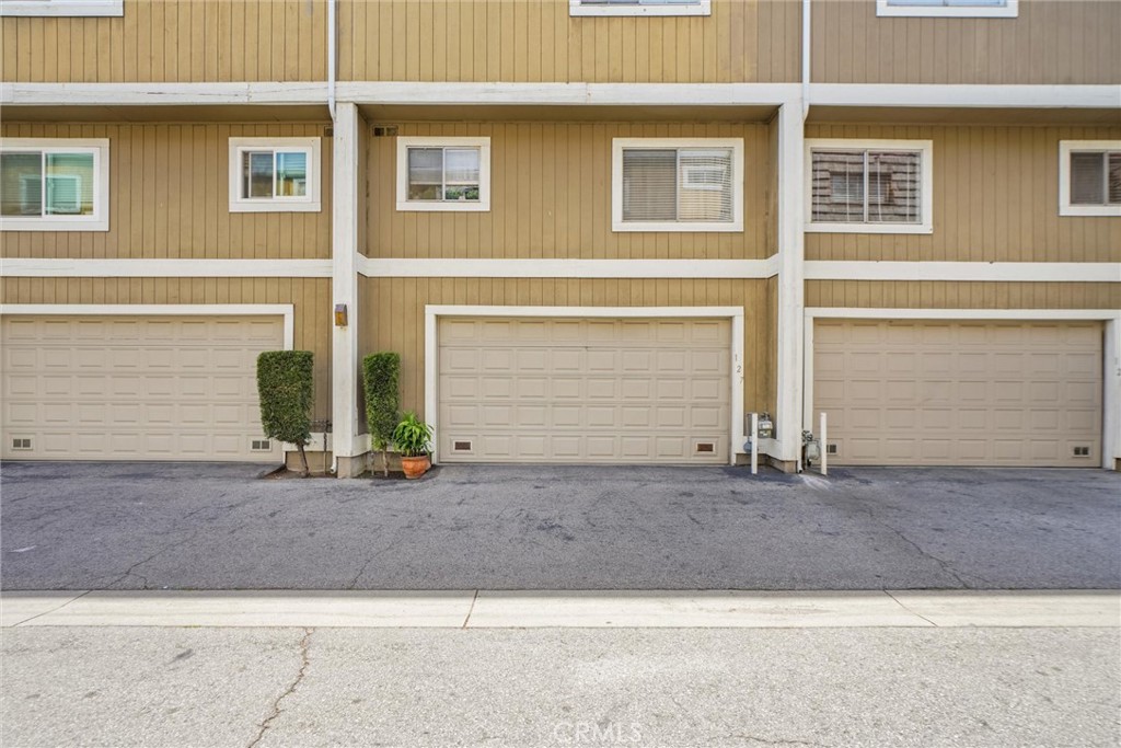 1933 Glenoaks Boulevard, #127 | Similar Property Thumbnail