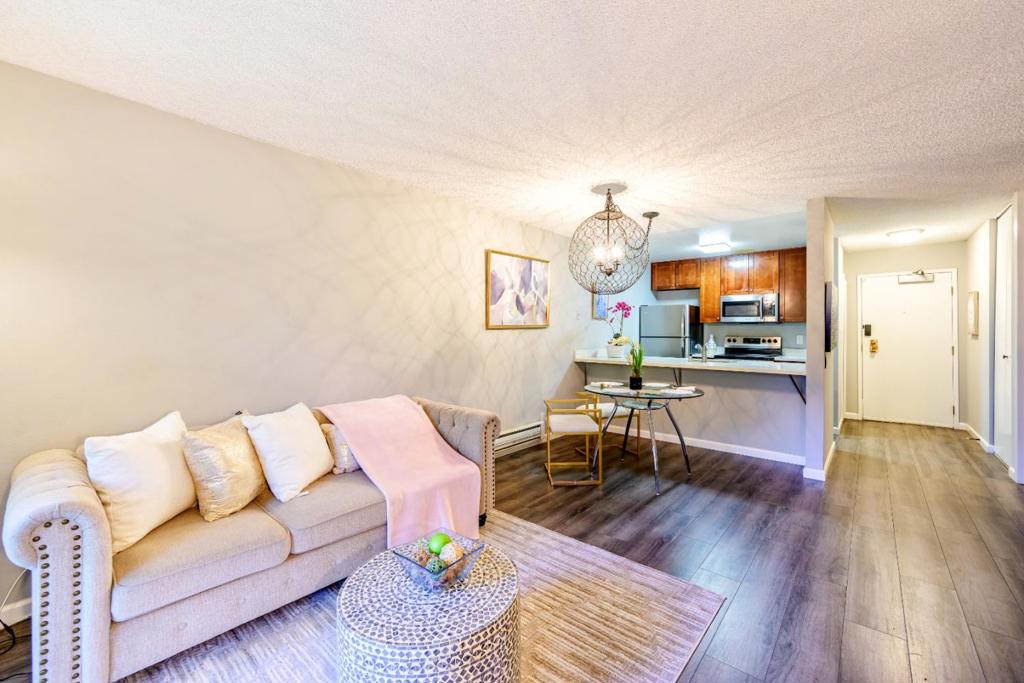 6148 Shelter Creek Lane | Similar Property Thumbnail