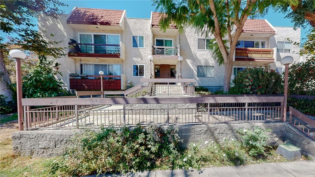 12157 Moorpark Street, #202 | Similar Property Thumbnail